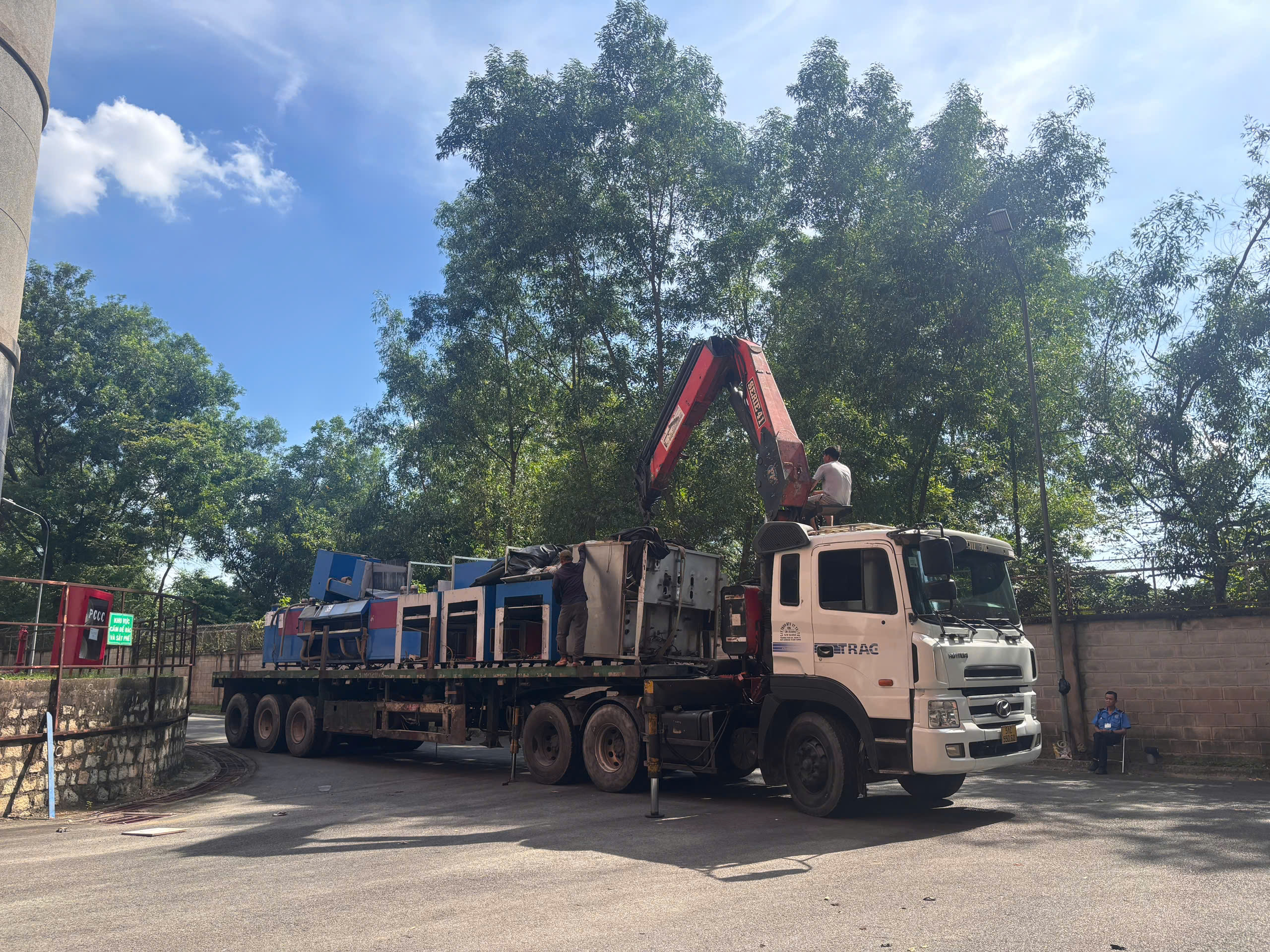 thu mua phế liệu hóc môn