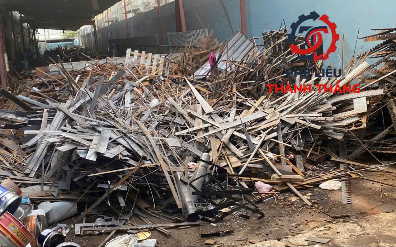 Bãi sắt phế liệu Thành Thắng thu mua