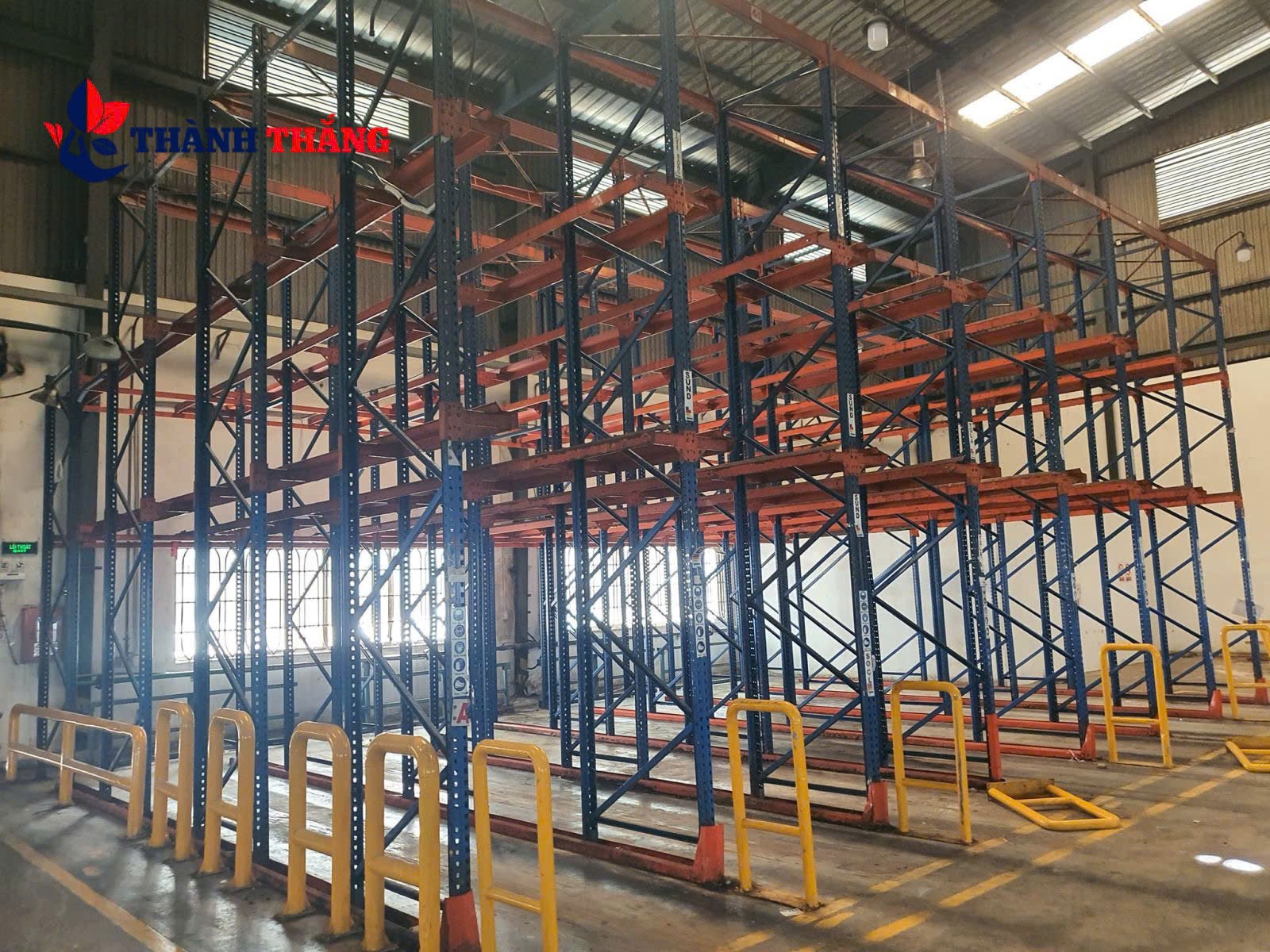 Thu mua kệ sắt cũ